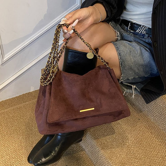 Autumn Chain Shoulder Bag With A Vintage Crossbody Design